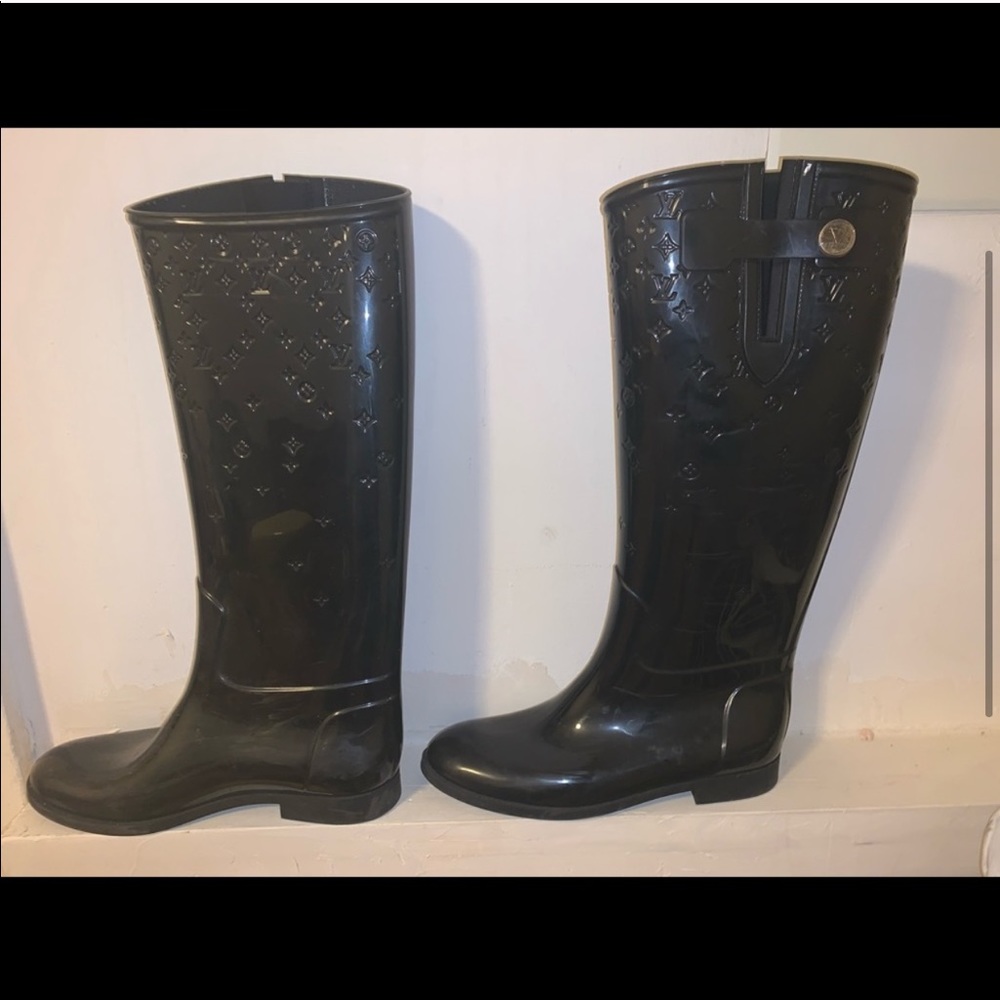 - Authentic Louis Vuitton Rain boots - Picture 2 of 7